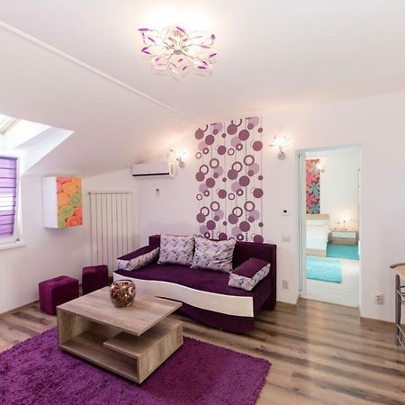 Queen Holiday Apartment ブカレスト エクステリア 写真