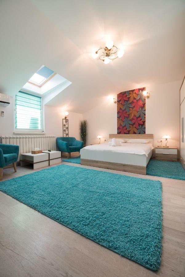 Queen Holiday Apartment ブカレスト エクステリア 写真